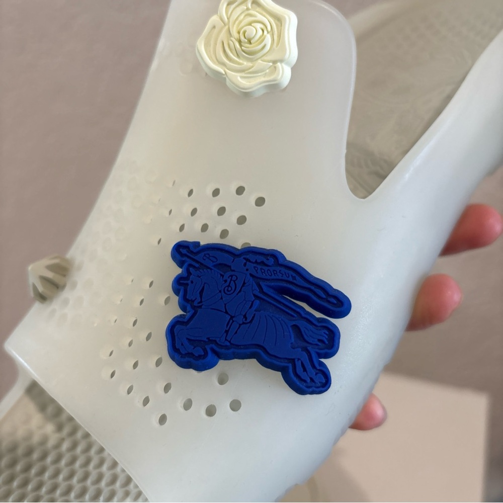 NWT BURBERRY SIZE 37 Women’s Burberry  Stingray Rubber Slide Sandals - Picture 7 of 9